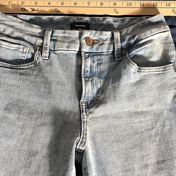Express Mid Rise Medium Wash Skyscraper Ultrahyperstretch Jeans 0 2 4 Short - Picture 7 of 13